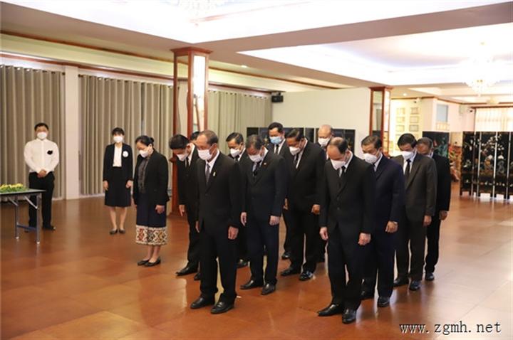 琅勃拉邦省各界吊唁江泽民同志