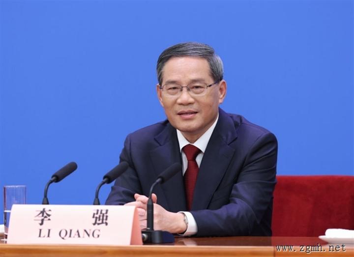 李强总理出席记者会并回答中外记者提问